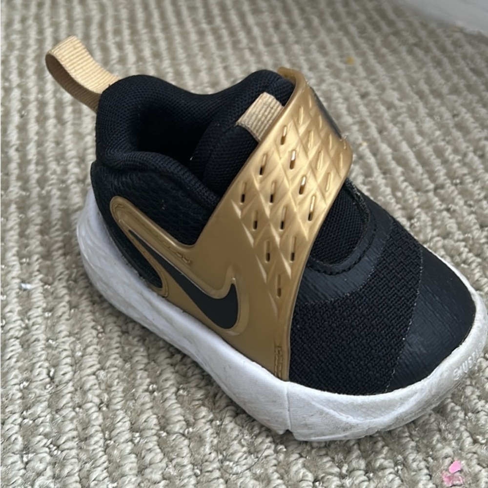 Toddler-Nike US 3.5 Used- Good condition.